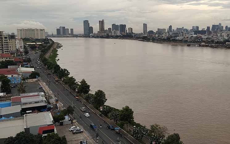 , Les travaux du canal reliant Phnom Penh à la mer commenceront an août